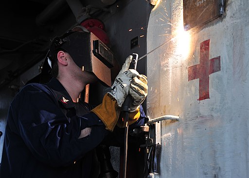 U.S. Navy photo by Mass Communication Specialist Seaman Jesse L. Gonzalez, Public domain, via Wikimedia Commons