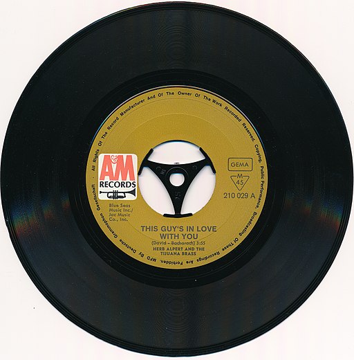 Mabit1, CC BY-SA 4.0 <https://creativecommons.org/licenses/by-sa/4.0>, via Wikimedia Commons